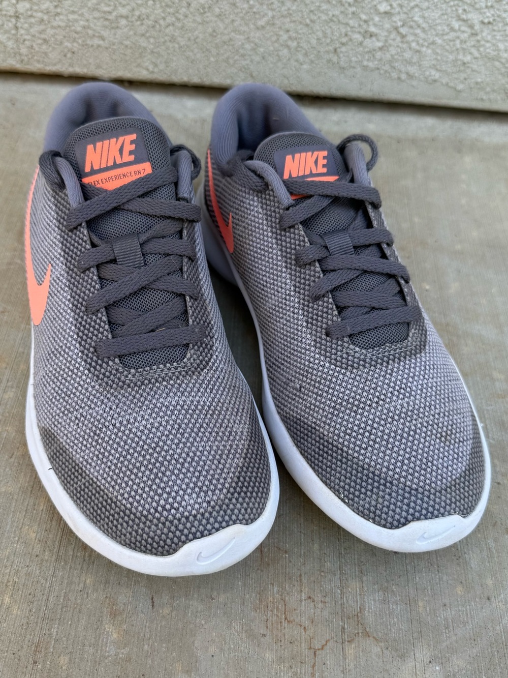 Nike Women's Gray and Coral Athletic Trainers